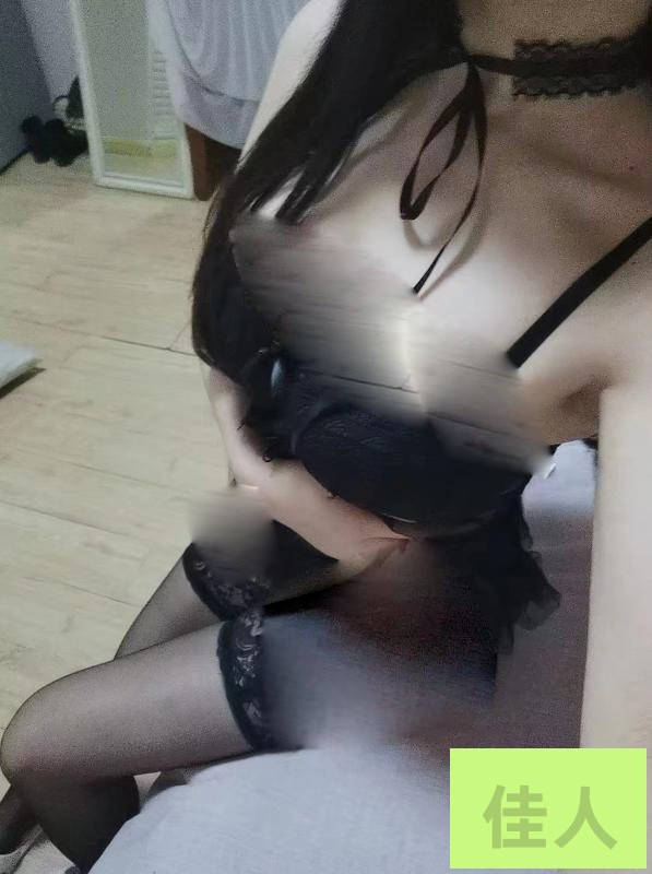 083503uqyn1tqrr6tm6r7m.jpg