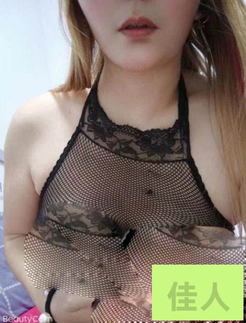 145901cqg418s44qg32cqv.jpg