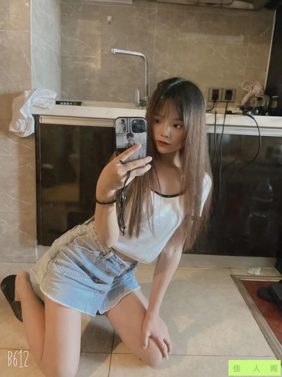 103008b94w9x41u84u0569.jpg